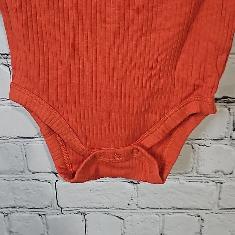 Long sleeve ruffled onesie bodysuit - Picture 3 of 8